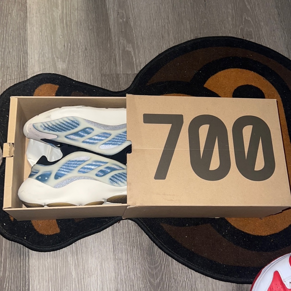 Yeezy 700 v3